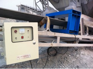 金屬探測(cè)儀使用現(xiàn)場(chǎng)