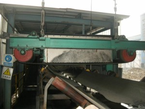 永磁自卸除鐵器使用現(xiàn)場(chǎng)